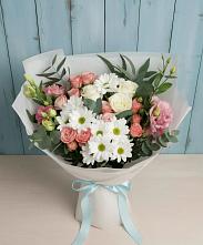 Букет цветов из:  Розы, Лизиантусы и Хризантемы в Свече