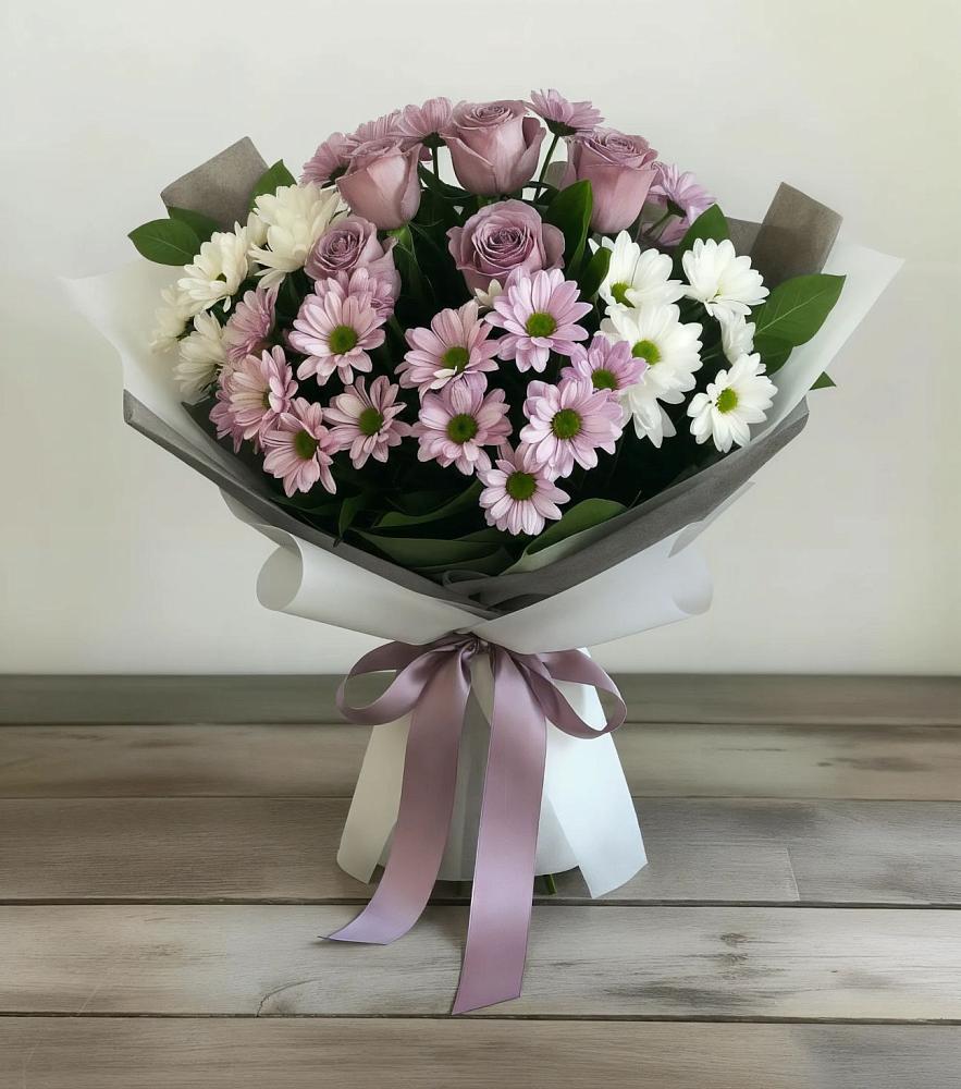 Букет цветов из: Хризантемы и Розы в Свече