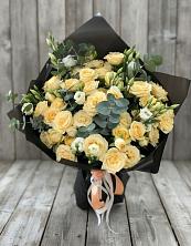 Букет цветов из:  Розы и Лизиантусы в Свече