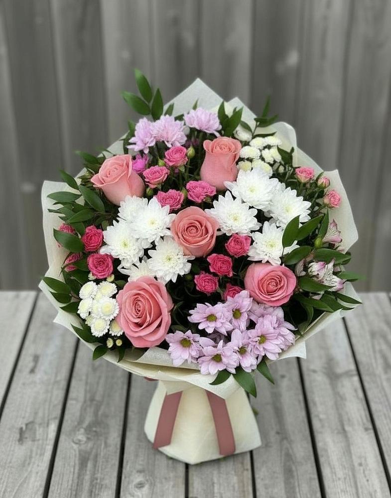 Букет цветов из: Альстромерии, Гвоздики, Розы и Хризантемы в Свече
