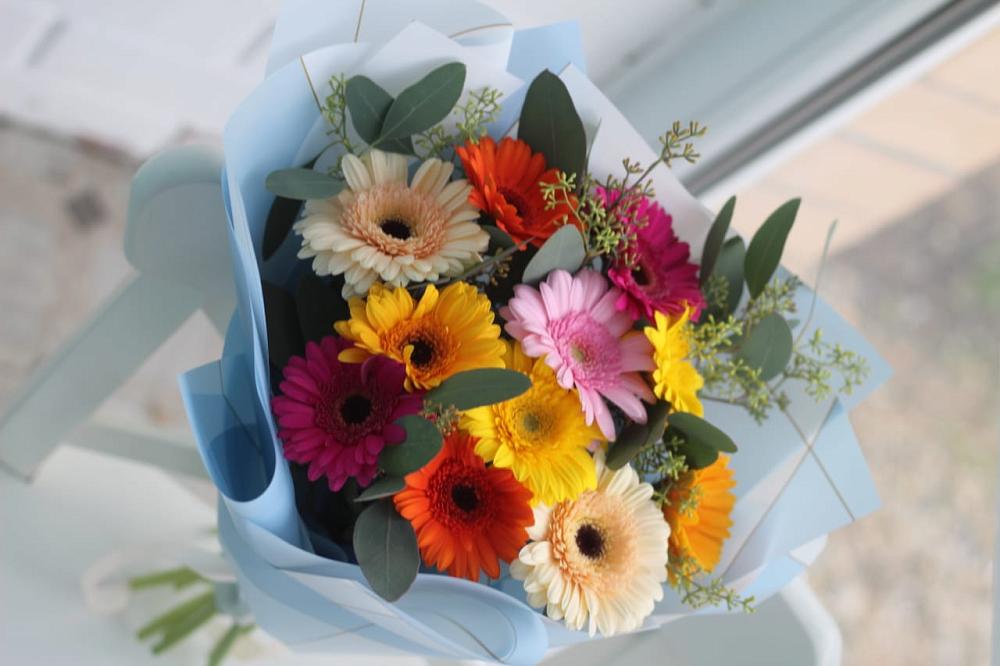 Букет цветов из: Герберы в Свече