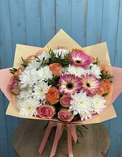 Букет цветов из:  Розы, Герберы и Хризантемы в Свече