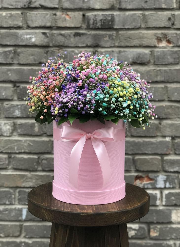 Цветочная композиция из Гипсофила и Розы в шляпной коробке в Свече