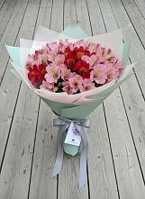 Букет цветов из:  Альстромерии в Свече