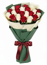 Букет Микс из красных и белых роз #REPLACE_PRED# Свече