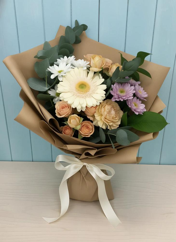 Букет цветов из: Герберы и Хризантемы в Свече