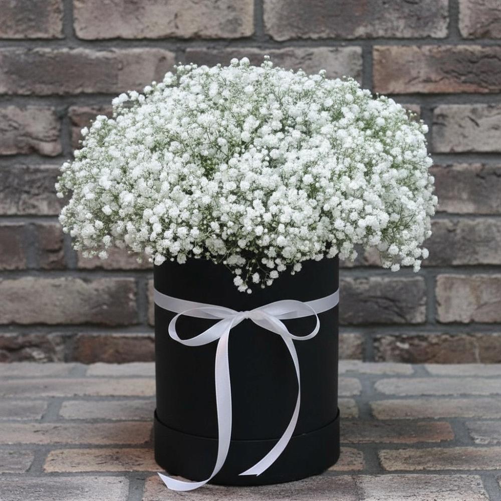 Цветочная композиция из Гипсофила в шляпной коробке в Свече