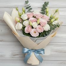 Букет цветов из:  Лизиантусы в Свече