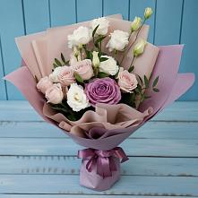 Букет цветов из:  Розы и Лизиантусы в Свече
