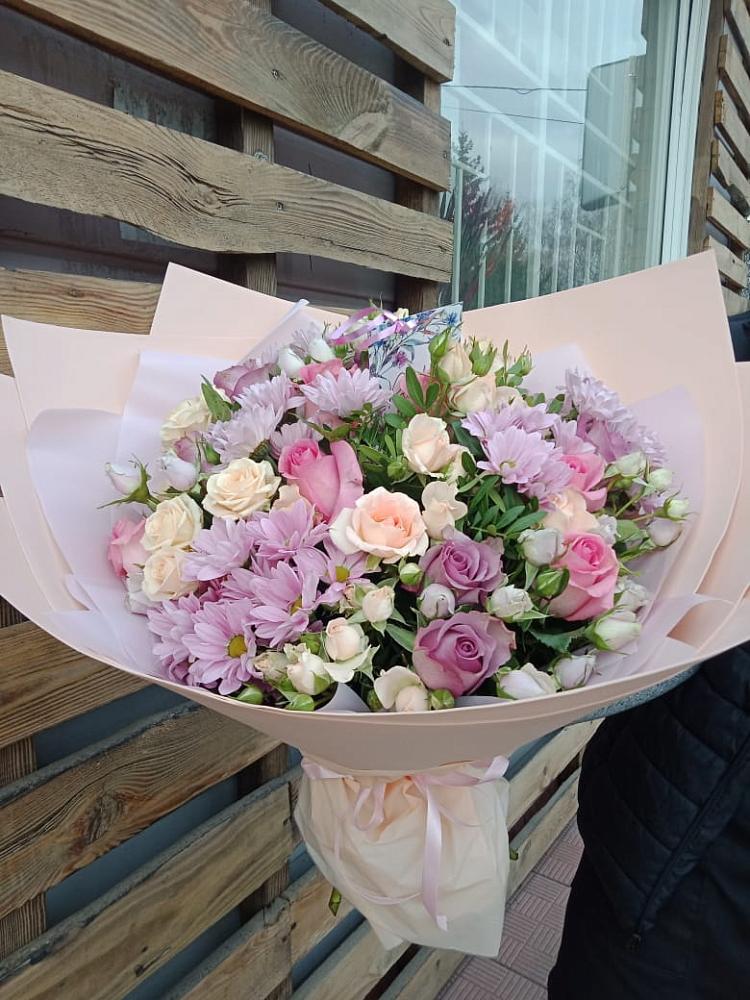 Букет цветов из: Розы и Хризантемы в Свече