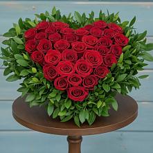 Цветочная композиция из Розы в виде сердца в Свече