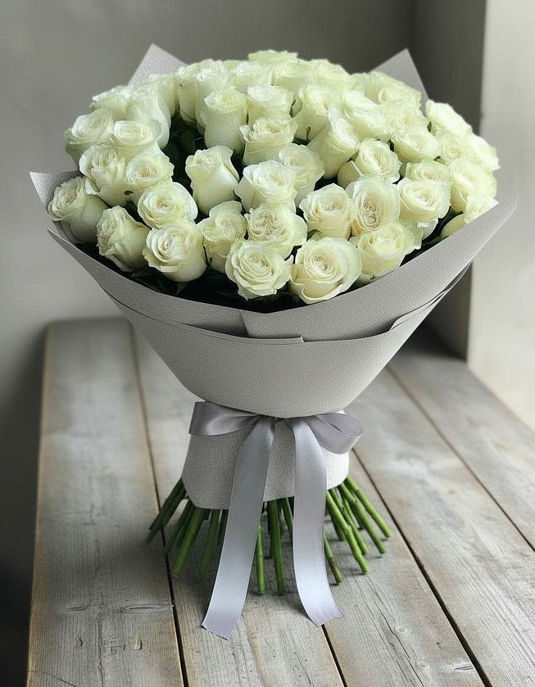 Букет 35 Белых роз в Свече