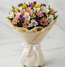 Букет цветов из:  Альстромерии в Свече