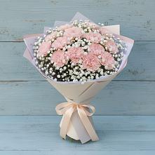 Букет цветов из:  Гвоздики в Свече