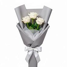 Букет 3 белые розы в Свече