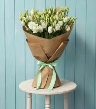 Букет цветов из:  Лизиантусы в Свече