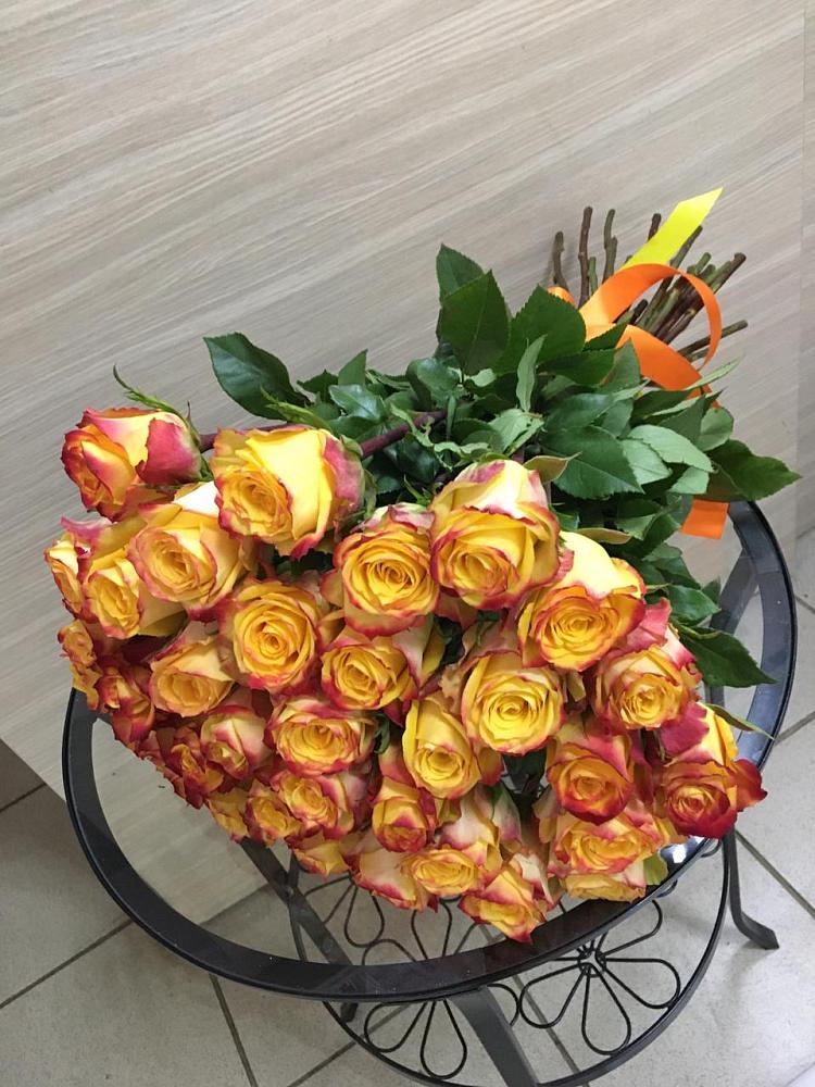 Букет Желтые розы в Свече