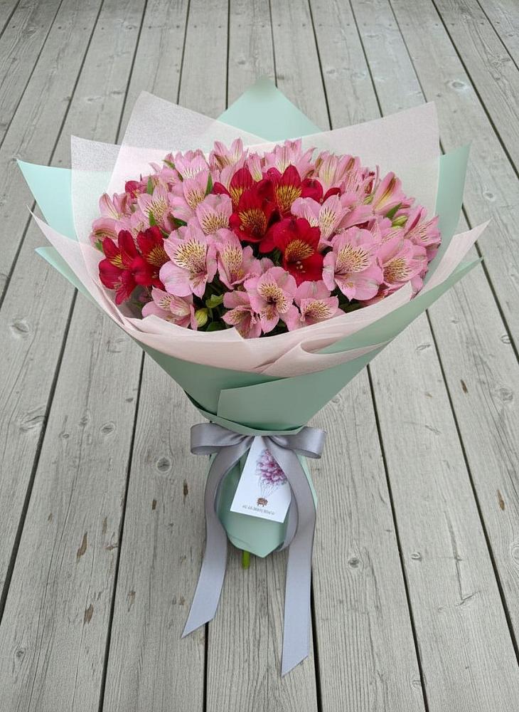 Букет цветов из: Альстромерии в Свече