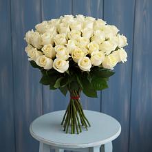 Букет 51 Белая роза Эдлесс Лав в Свече