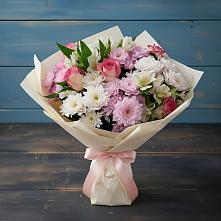 Букет цветов из:  Хризантемы, Альстромерии и Розы в Свече