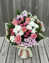 Букет цветов из:  Альстромерии, Гвоздики, Розы и Хризантемы в Свече