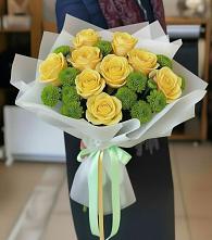 Букет цветов из:  Хризантемы и Розы в Свече