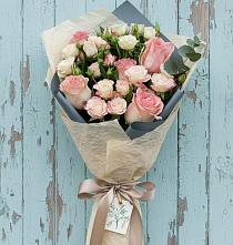 Букет цветов из:  Розы в Свече