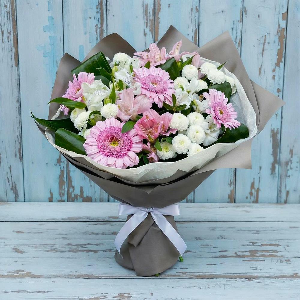 Букет цветов из: Герберы, Альстромерии и Хризантемы в Свече