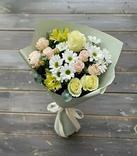Букет цветов из:  Альстромерии, Розы и Хризантемы в Свече