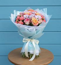 Букет цветов из:  Хризантемы и Розы в Свече