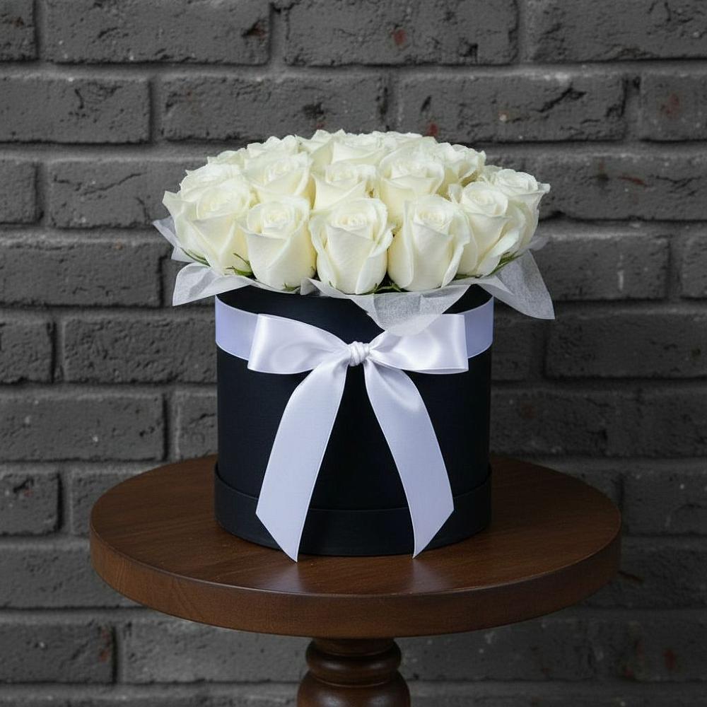 Цветочная композиция из Розы в шляпной коробке в Свече