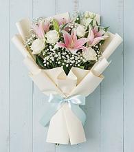Букет цветов из:  Лилии в Свече