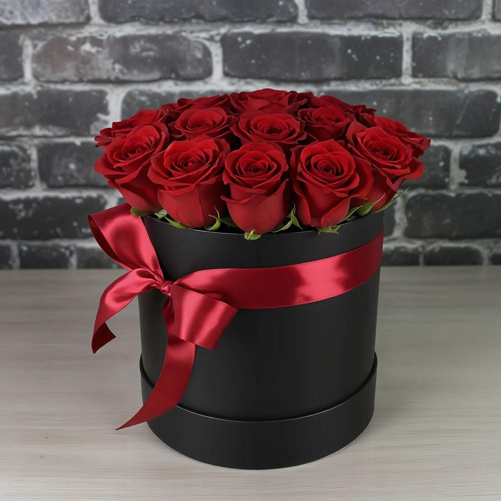 Цветочная композиция из Розы в шляпной коробке в Свече