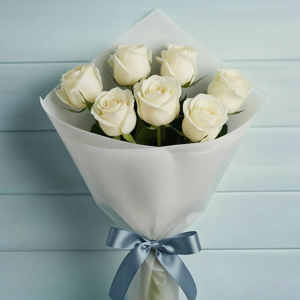 Букет 7 Белых роз Эдлесс Лав в Свече