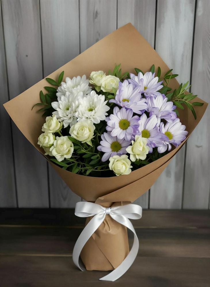 Букет цветов из: Хризантемы и Розы в Свече